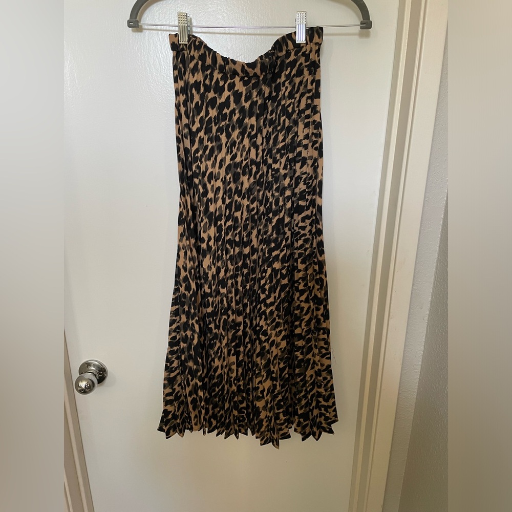 Halogen leopard skirt